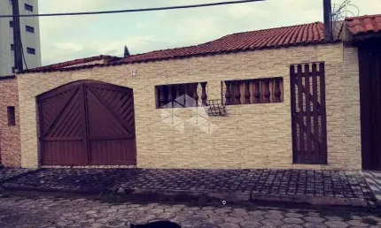 Casa com 2 quartos à venda na Monsenhor Seckler, 71, Vila Oceanópolis, Mongaguá, 80 m2 por R$ 350.000