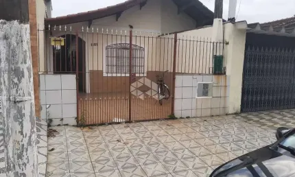 CASA GEMINADA NA PRAIA. 02 DORMS. (01 SUITE) 01 VAGA, EXCELENTE LOCALIZAÇÃO. OCIAN / PRAIA GRANDE SP.