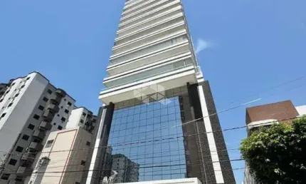Apartamento de alto padrão na praia. 02 suites, mobiliado, decorado e planejado. canto do forte / praia grande sp.