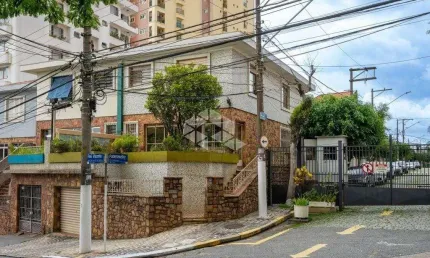 Sobrado em condomínio com 220m², localizado na região de santana com 3 suítes e 2 vagas de garagem!!