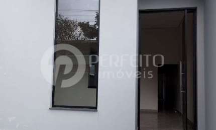 Venha conhecer essa incrivel casa dos sonhos! Com 3 quartos espacosos, sendo 1 suite para garantir total privacidade e conforto