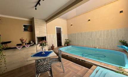 Linda casa no bairro Vila Verde, Cajazeiras - possui piscina e deck