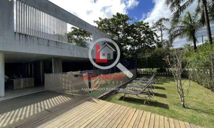 Luxuosa Casa em Condomínio - 6 Suítes com Vista para o Mar na Praia da Baleia, SP