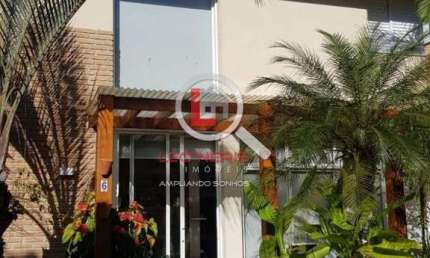 Casa em condomínio fechado praia da baleia. Locação