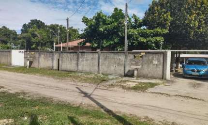 Casas em Amplo Terreno e prox. ao Mar, no Balneário Curraes