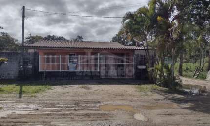 Casa no Balneário Inajá, em Esquina e com 3 Quartos!