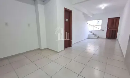Sobrado para Locação em Balneário Piçarras, Itacolomi, 2 dormitórios, 2 banheiros, 1 vaga