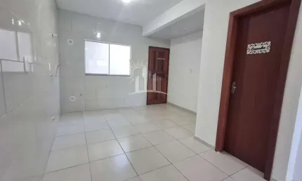 Sobrado para locação em balneário piçarras, itacolomi, 2 dormitórios, 2 banheiros, 1 vaga