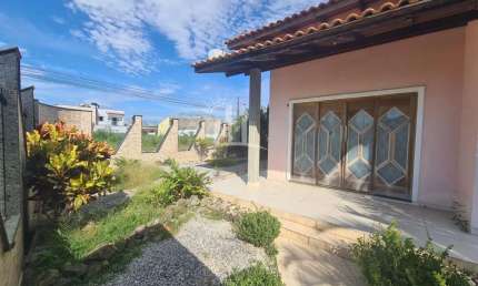 Casa para Locação em Balneário Piçarras, Itacolomi, 2 dormitórios, 1 suíte, 2 banheiros, 3 vagas