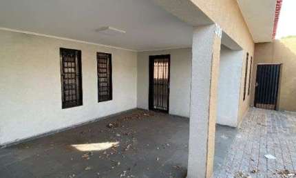 Casa com 3 quartos à venda no Jardim América, Araçatuba  por R$ 695.000