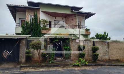 EXCLUSIVIDADE! CASA ESPAÇOSA E SOFISTICADA NO CORAÇÃO DE BH!