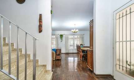 Sobrado para venda com 3 quartos, sendo 1 suíte, 242m²