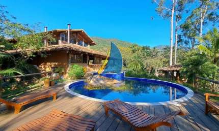 CASA ESTILO RÚSTICO LUXO - LOCAL DE PAZ E TRANQUILIDADE - PRÓXIMO DO CENTRO