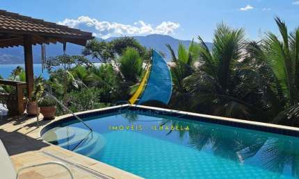 LINDA CASA EM BAIRRO DE ALTO PADRÃO EM ILHABELA - VISTA PARA O MAR