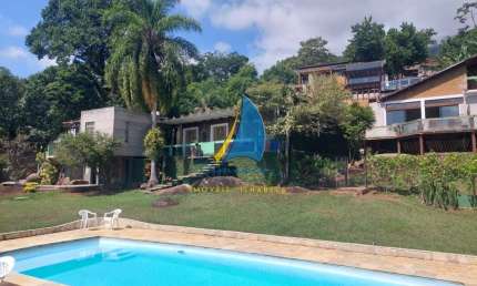 ÁREA DE 1.400m² COM 3 CASAS INDEPENDENTES - VISTA PARA O MAR DE ILHABELA