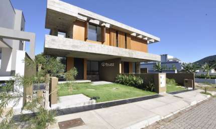 More com Segurança e Sofisticação – Casa de Alto Padrão no Rio Tavares