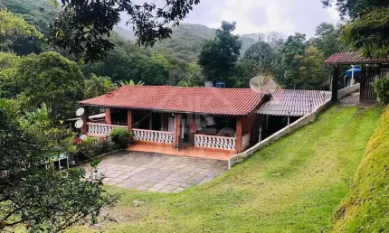 Chácara / sítio com 3 quartos à venda no Centro, Juquitiba  por R$ 390.000