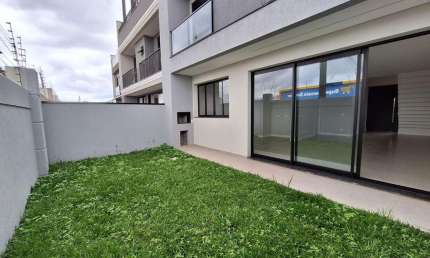 Santa Cândida, Casa em Condomínio, nova, 3 quartos sendo 2 suítes, quintal com churrasqueira e 2 va