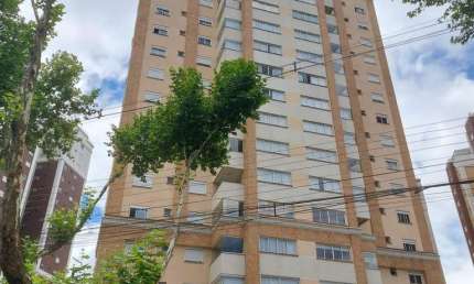 Ahú/ Juvevê, condomínio clube do Ed. Saint George's, 3 suítes, 2 vagas, rua tranquila, sacada com c