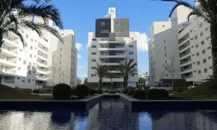 Água Verde, Apto 3º andar, Mobiliado, Acabamento Diferenciado, 4 quartos, 2 suítes, 3 vagas, à vend
