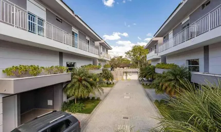 Jardim Social, sobrado 212 m², 2 salas, 3 quartos sendo 1 suite, 3 banheiros, 2 vagas Curitiba, PR