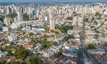 São Francisco, Terreno ZR3 -  924m²,construção antiga de 624m², datada de 1947, poderá ser reaprove