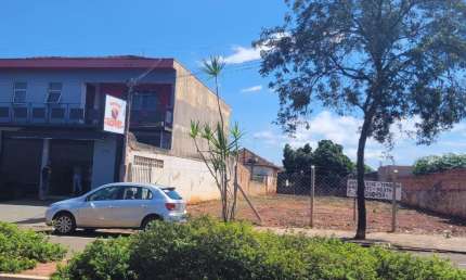 Terreno comercial à venda na Avenida Siriema, 35, Vila Araponguinha, Arapongas