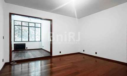 APARTAMENTO COM EXCELENTE PLANTA E MUITO SILENCIOSO.