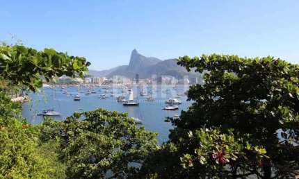 Casa na Urca, vista linda para  o mar, residencial. Para familia grande, podendo ser dividida em 2 unidades. Especial!