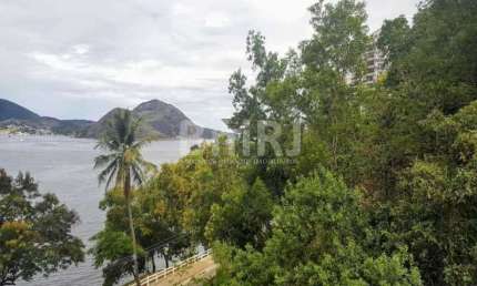 VENDO apartamento Reformado por arquiteto Vista Mar Ingá.