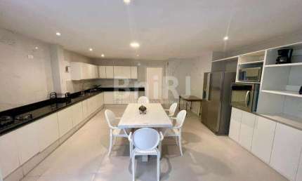 Apartamento mobiliado frontal mar 4 quartos sendo 2 suítes