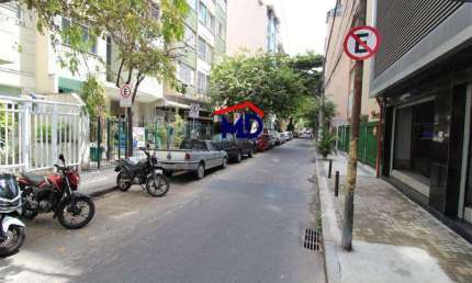 Lojão muito bem alugada, 194m² de piso, frente, Rua Correa Dutra, totalmente reformada