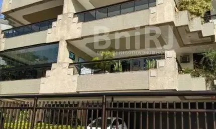 Cobertura Linear à Venda na Rua Rogério Karp - 5ª Quadra da Praia com Vista Livre e Terraço de 95m²