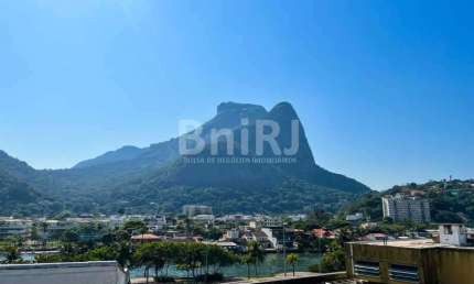 VENDO MARAVILHOSA COBERTURA DUPLEX COM PISCINA E CHURRASQUEIRA NO JARDIM OCEÂNICO COM 280m2, 2 VAGAS, 4 QUARTOS (2 SUITES) BARRA RIO DE JANEIRO - RJ