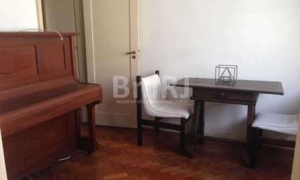 Charmoso e silencioso apto de quarto e sala com dependencias  em predio classico na Praia do Flamengo