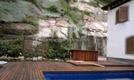 casa duplex  em rua fechada com cancela, silenciosa com vista para o Corcovado no Cosme velho.