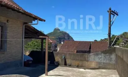 Chácara Flora - propriedade com duas casas no terreno