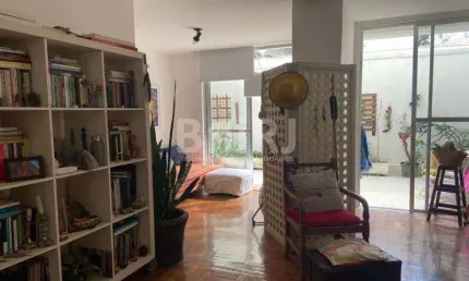 Apto. 108m² , Fundos, Silencioso, Térreo com terraço privativo junto à Cobal do Humaitá