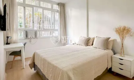 Quarto e Sala com Privacidade e Verde no Leme – Silêncio e Conforto a Poucos Passos da Praia