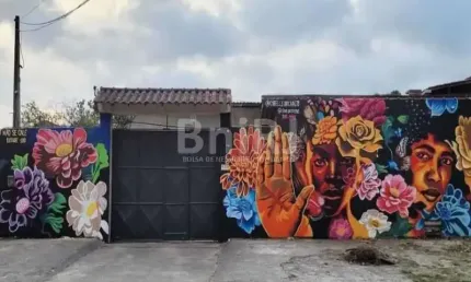 OPORTUNIDADE! Galpão 8 vagas escritório, cozinha e despensa  área externa com churrasqueira, 2 banheiros, segundo andar Loft suíte.