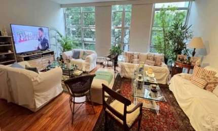 Apto. Duplex com 253m² e 1 Vaga na Escritura. 3 Ampos Dormitórios, sendo 2 Suítes. Junto ao Metrô Estação Cantagalo