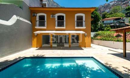 BANDEIRA DE MELLO VENDE NO ALTO GÁVEA MARAVILHOSA CASA COM 05 QUARTOS E DEPENDÊNCIAS. PISCINA E CHURRASQUEIRA. VENHA CONHECER