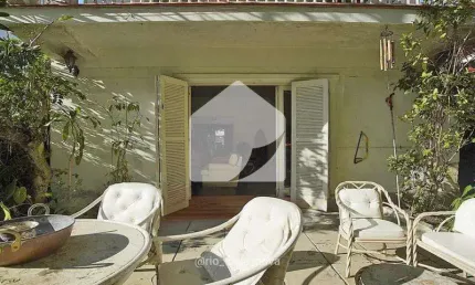 Casa duplex com varanda, jardim e vista para o verde - oportunidade no Alto Jardim Botânico