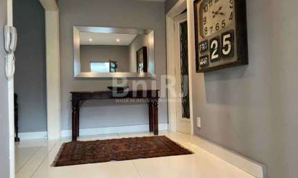 4 QUARTOS 2 SUITES, 1 VAGA, QUADRA DA PRAIA, TODO REFORMADO