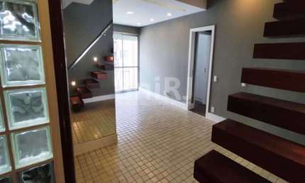 COBERTURA DÚPLEX TOTALMENTE MODERNIZADA!   SÃO 3 QUARTOS SENDO 2 SUITES  PISCINA DEP.COMPLETAS E  2 VAGAS NA GARAGEM!!!