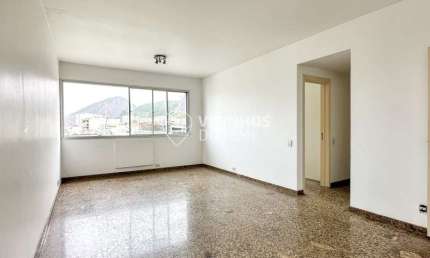 100% reformado, vista livre e vaga de garagem no Leme!
