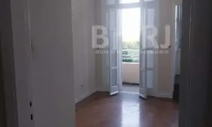 Apartamento luxoso amplo em frente a praia flamengo