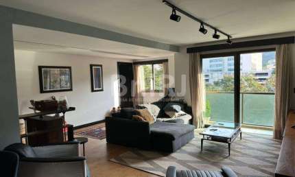 Oportunidade rara!! Apartamento impecável com vista livre para copa das árvores.
