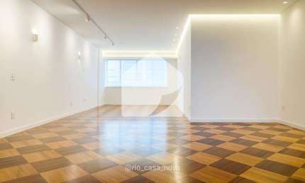 Reformado por Arquiteto, Copacabana. Vista Livre e Pronto para Morar!!