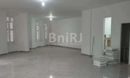 SOBRADO COMERCIAL- COM AMPLO SALÃO - CENTRO HISTÓRICO DE PETRÓPOLIS - RJ.